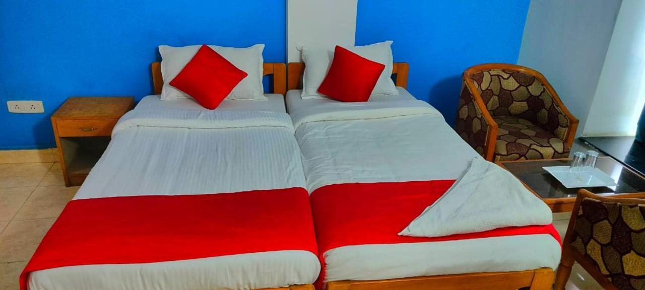 Hotel Manhattan شيناي المظهر الخارجي الصورة