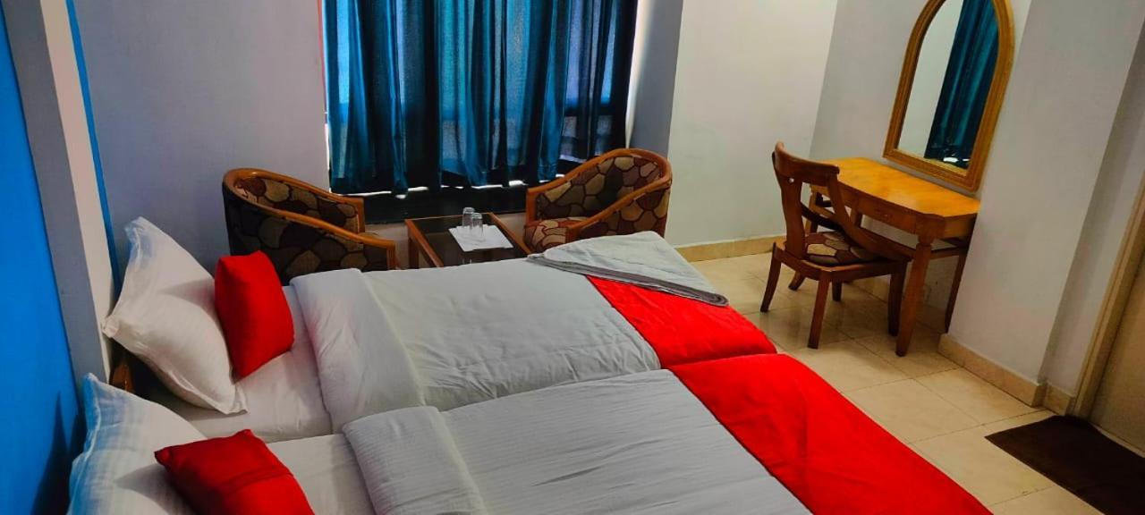 Hotel Manhattan شيناي المظهر الخارجي الصورة
