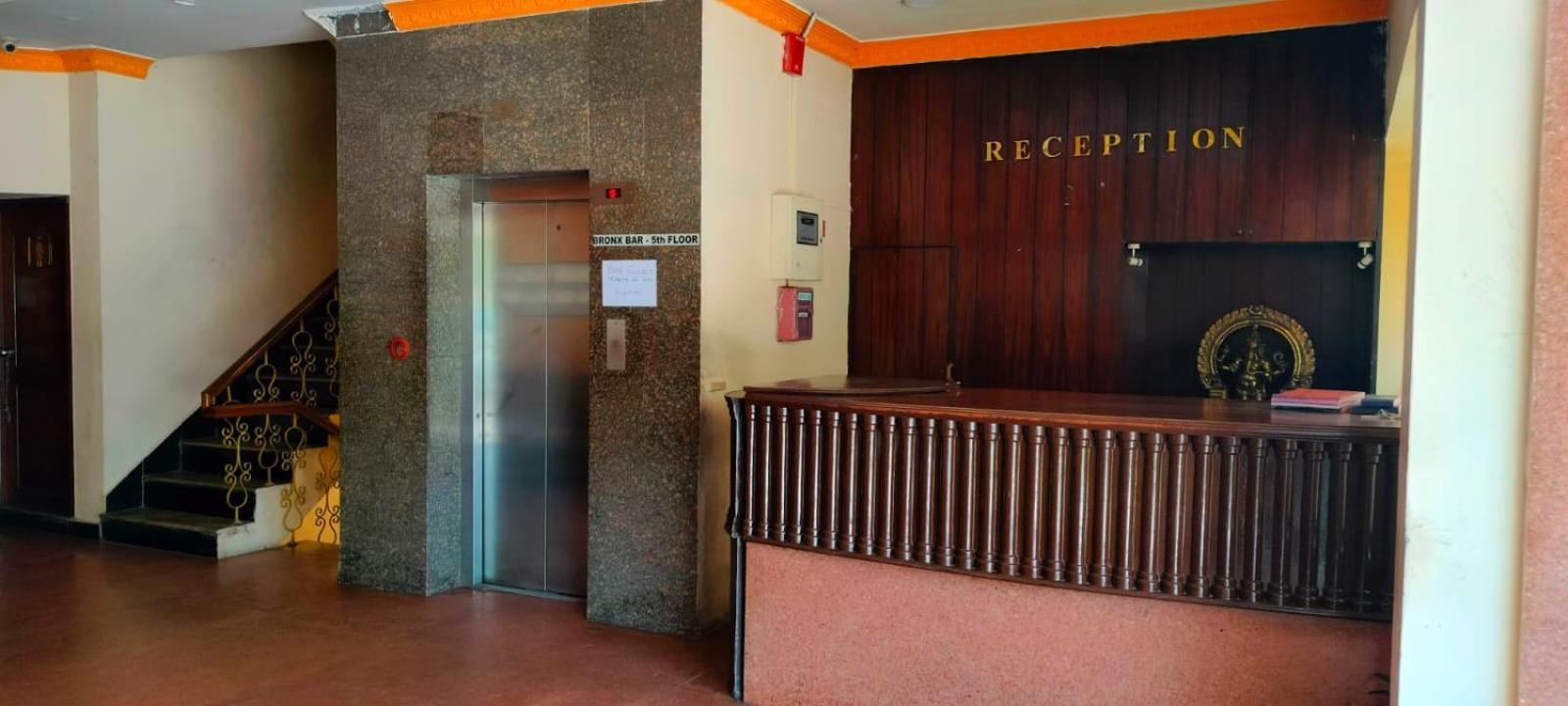 Hotel Manhattan شيناي المظهر الخارجي الصورة