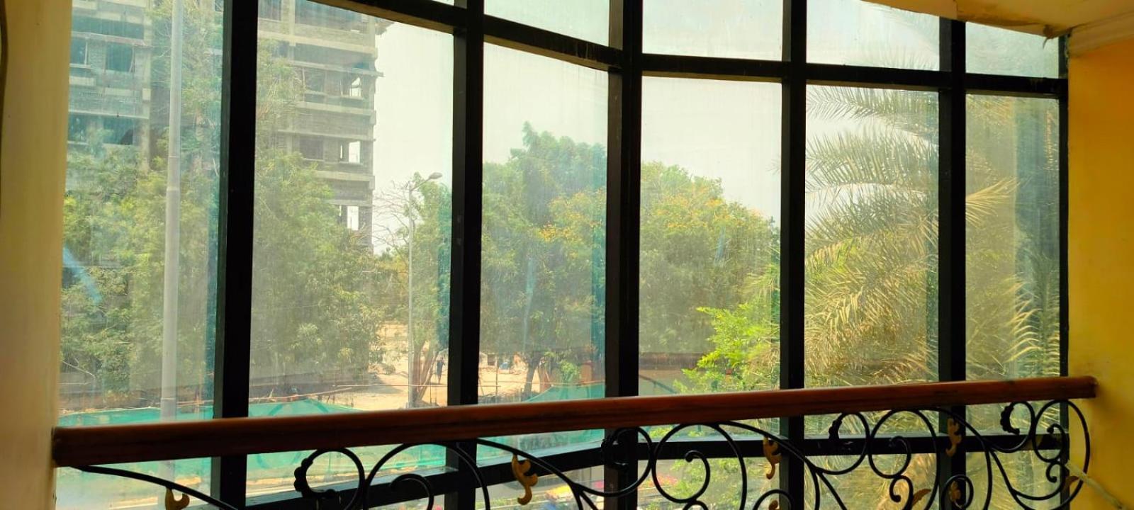 Hotel Manhattan شيناي المظهر الخارجي الصورة